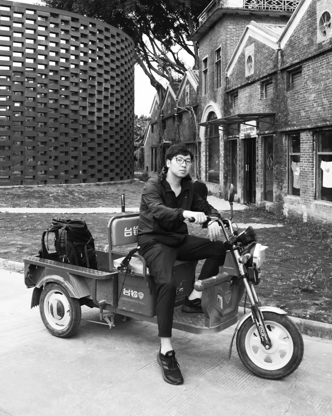 见证27亿“白宫” 中国有个魔幻的亚洲最大社区 见证27亿“白宫” 中国有个魔幻的亚洲最大社区