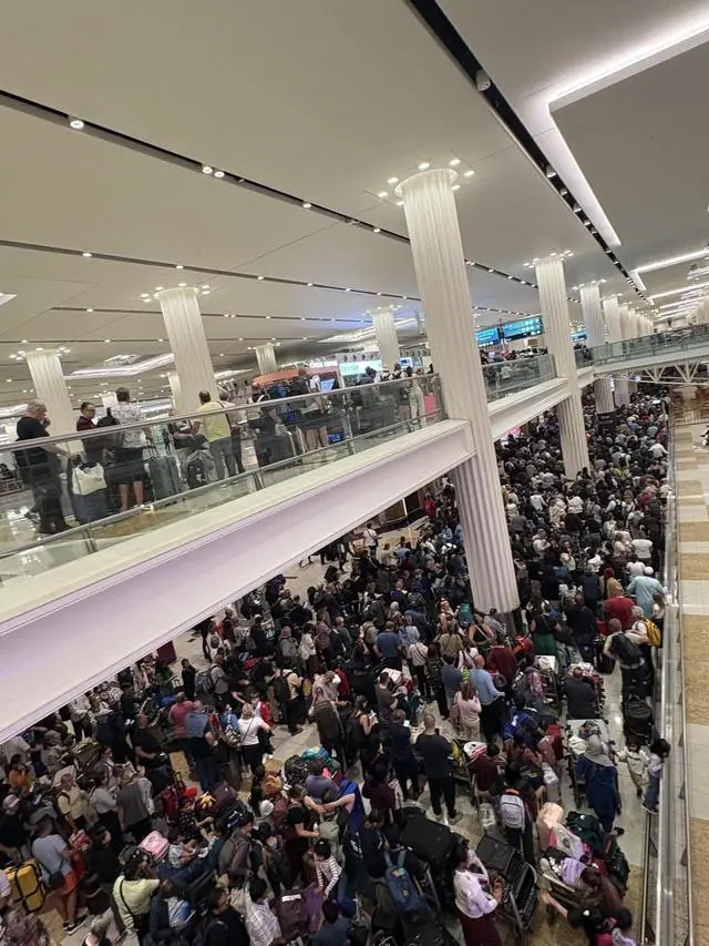 2月28日当天滞留迪拜机场的旅客 受访者供图