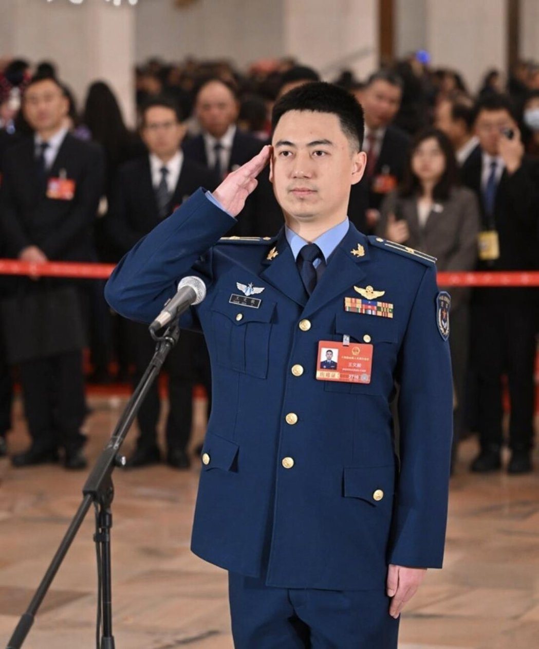 大陆全国人大代表、歼-16战机机师王文毅5日出席大陆全国人大时受访表示,每天想著... 大陆全国人大代表、歼-16战机机师王文毅5日出席大陆全国人大时受访表示,每天想著...