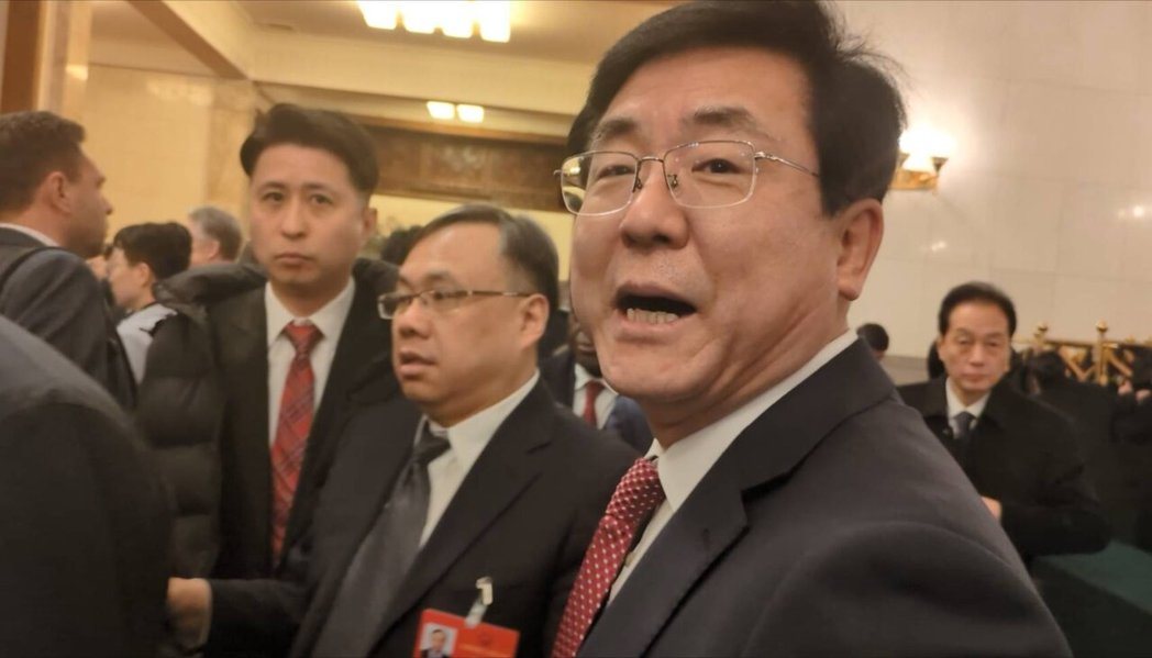 大陆福建省省长赵龙也没有具体回应记者关于两岸关系的提问,仅说会有团组开放日。(记... 大陆福建省省长赵龙也没有具体回应记者关于两岸关系的提问,仅说会有团组开放日。(记...