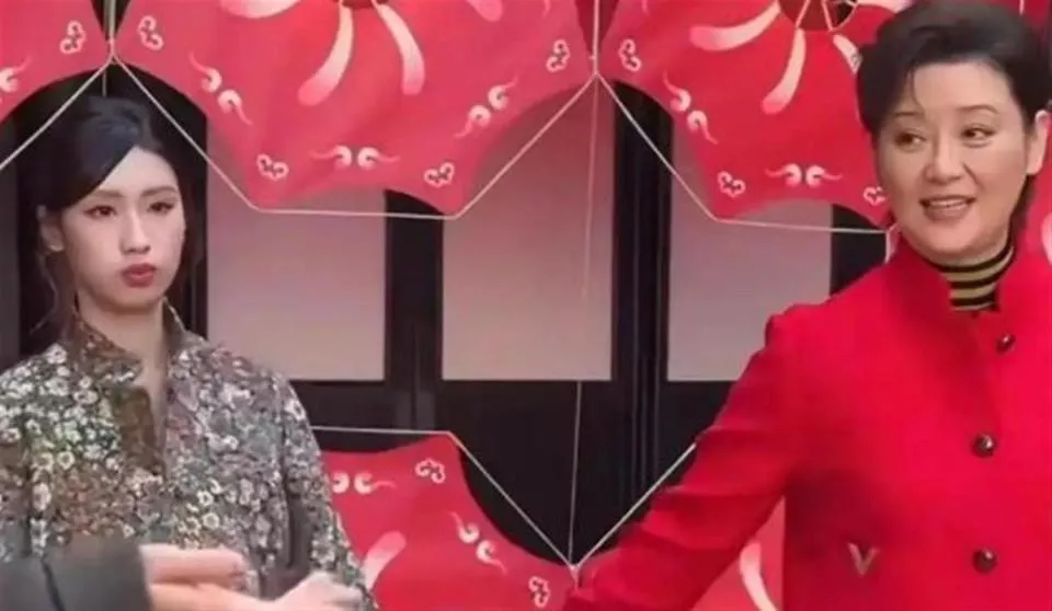 徐帆回应离婚7个月后，67岁冯小刚再惹争议