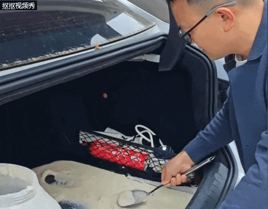 男子带妈妈熬的猪油返回广东，因热化流满后备箱！