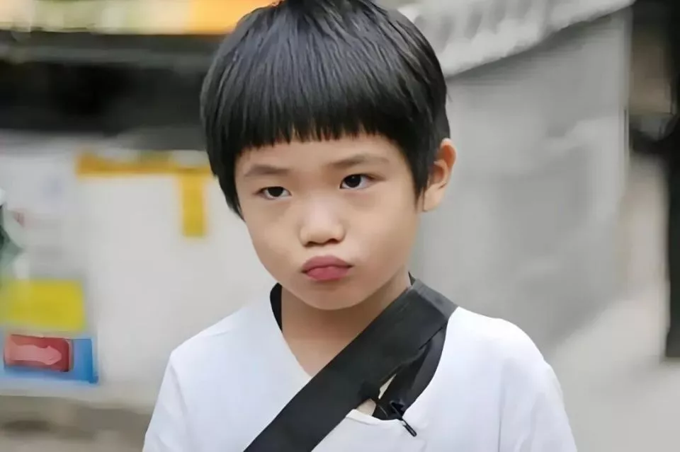 还记得曹格儿子Joe吗?跟女友甜上热搜了?