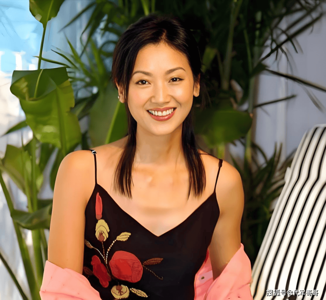 57岁吴倩莲近况曝光！嫁美籍华人生一子 如今满头白发