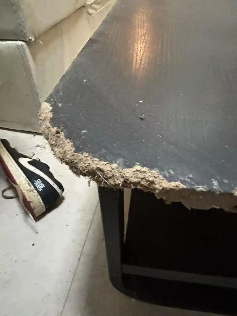 房屋散发恶臭被严重损坏，女租户失联，昆明房东报警