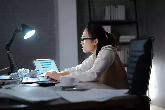 近4成职场人几乎每天加班,怎么破