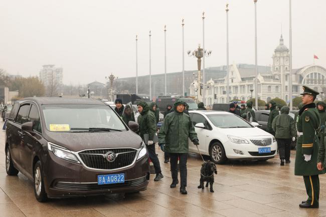 另类画面，两会期间中共如临大敌