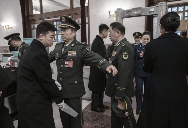 另类画面，两会期间中共如临大敌