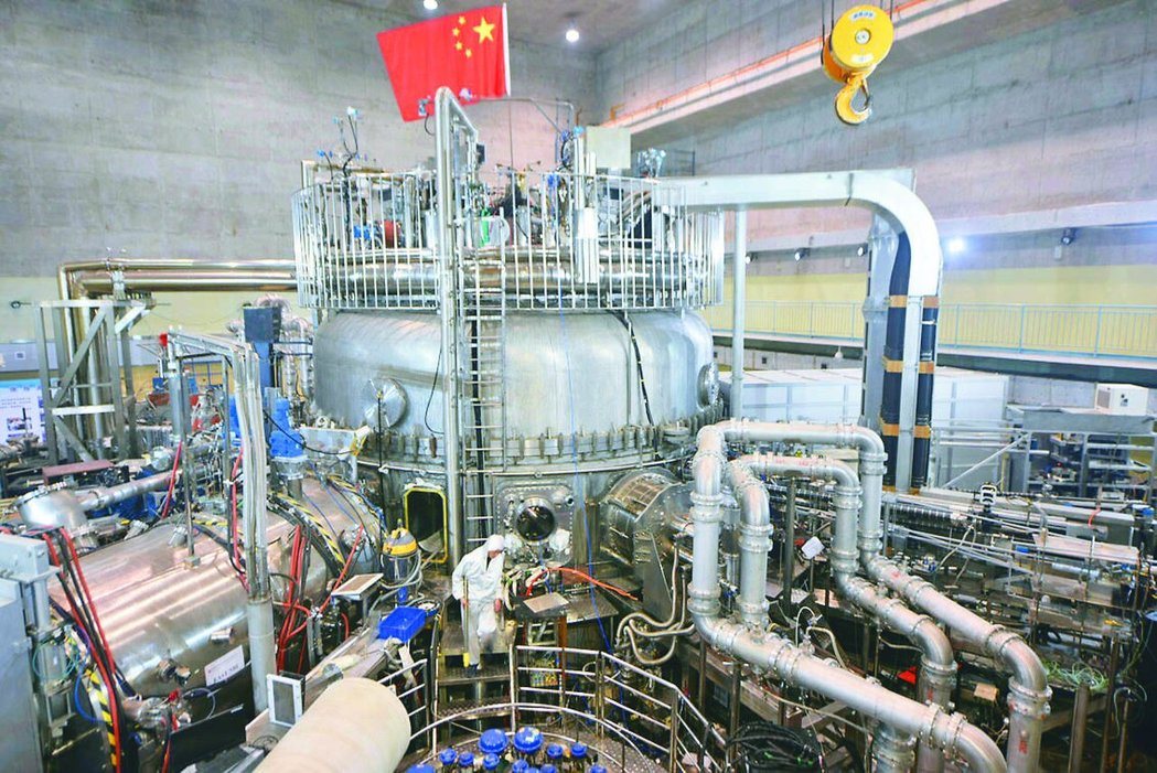 中核集团聚变领域首席科学家段旭如,在中核集团两会代表委员记者见面会上介绍大陆在可... 中核集团聚变领域首席科学家段旭如,在中核集团两会代表委员记者见面会上介绍大陆在可...