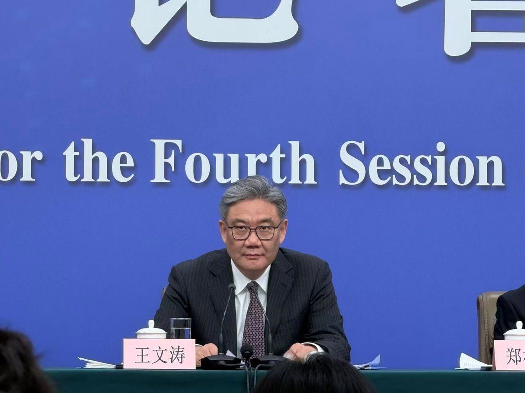 大陆商务部部长王文涛6日在十四届全国人大四次会议经济主题记者会表示,下一步统筹进... 大陆商务部部长王文涛6日在十四届全国人大四次会议经济主题记者会表示,下一步统筹进...