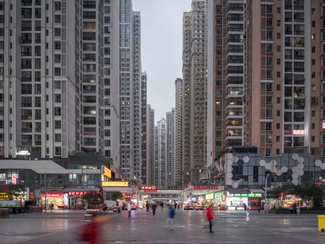 见证27亿“白宫” 中国有个魔幻的亚洲最大社区