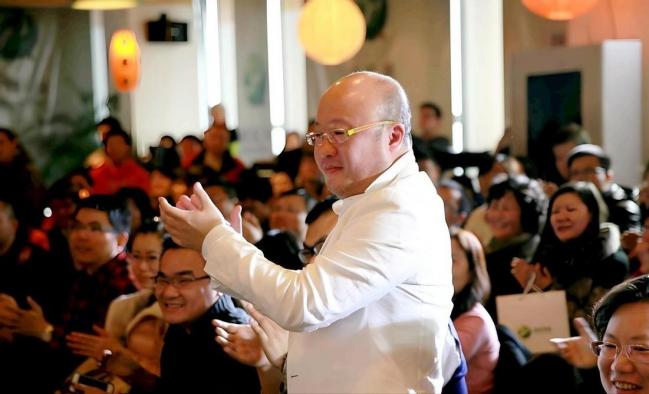 他长期包养4名情妇  每天给情妇2万零花钱