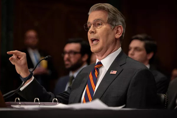 美财长想找中方谈：少买点伊、俄石油，看看我们的