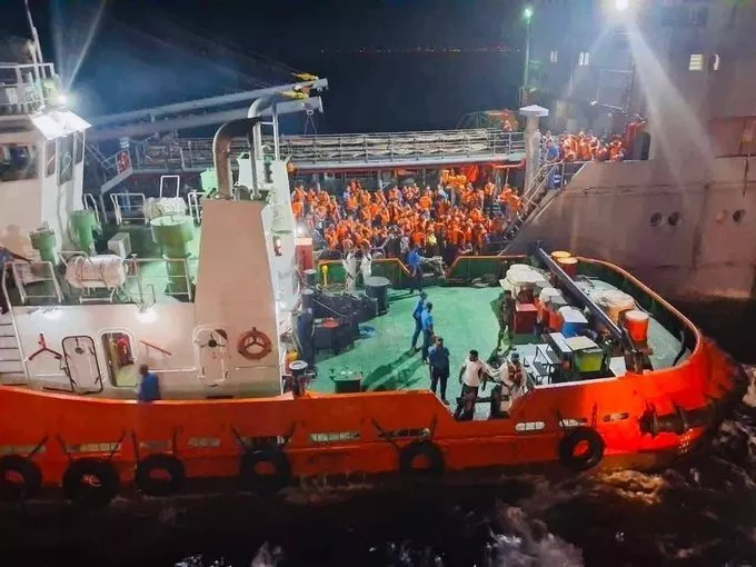 第七日中东战况：哈梅内伊地堡被集火摧毁