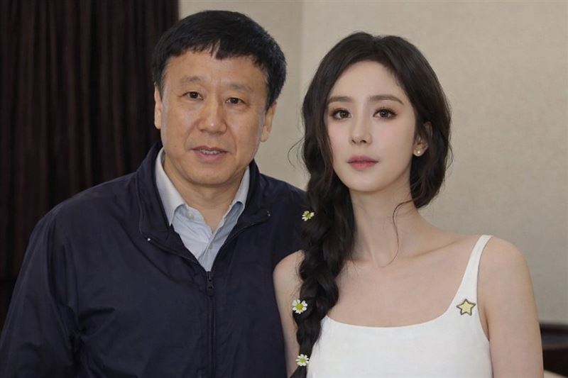 網路瘋傳中國國家航天局前局長秘書唐國華遭紀律調查時，驚爆曾與知名女星楊冪有染，並流出疑似合照，引發輿論譁然。（圖／翻攝自X平台 @maoshen）