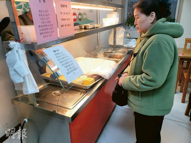 北京老年食堂受欢迎  全国有8万个老年助餐点