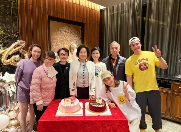 窦骁连续三年缺席岳母生日宴,印证了向太的话,身份尚未被认可