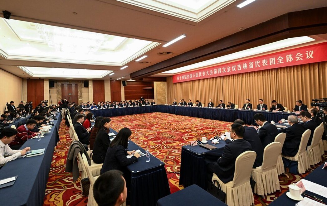 3月7日,大陆十四届全国人大四次会议吉林代表团举行开放团组会议。(新华社) 3月7日,大陆十四届全国人大四次会议吉林代表团举行开放团组会议。(新华社)