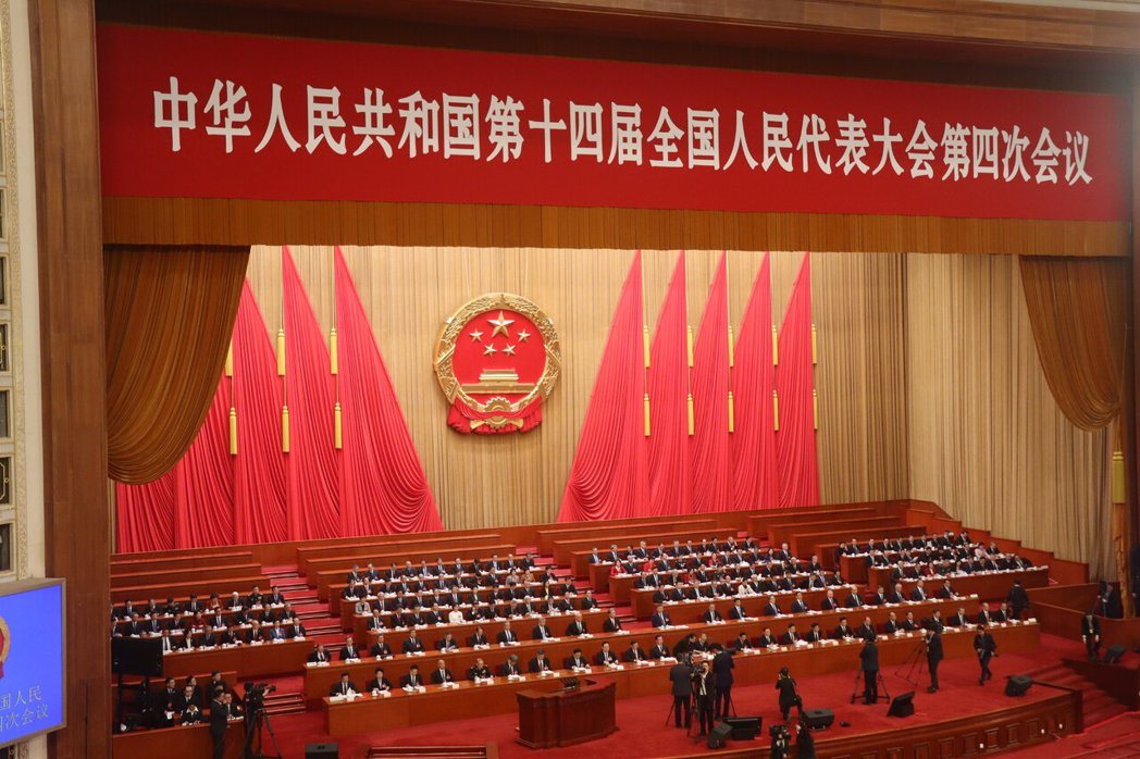 大陆十四届全国人大第四次会议第二次全体会议于9日上午召开,听取人大常委会与「两高... 大陆十四届全国人大第四次会议第二次全体会议于9日上午召开,听取人大常委会与「两高...