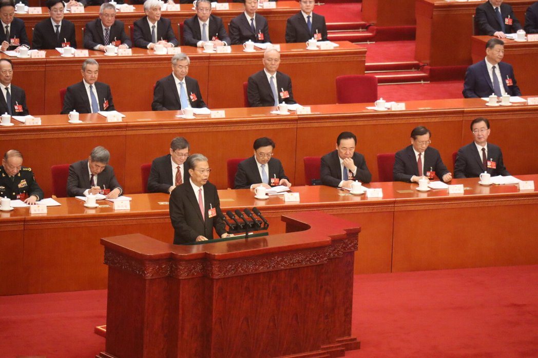 大陆人大常委会委员长赵乐际9日上午作工作报告。(记者廖士锋/摄影) 大陆人大常委会委员长赵乐际9日上午作工作报告。(记者廖士锋/摄影)