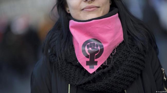 给裸体雕塑穿衣:一场“挑动性别对立”运动 给裸体雕塑穿衣:一场“挑动性别对立”运动