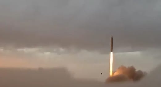 伊朗使用高超音速導彈發動對以色列特拉維夫的攻擊。&nbsp;&nbsp;&nbsp;圖 : 翻攝自騰訊新聞