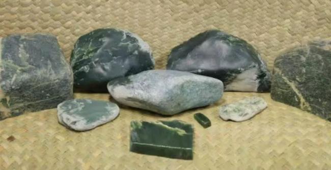 携18公斤珍贵宝石出境被拦,新西兰提控中国母子 携18公斤珍贵宝石出境被拦,新西兰提控中国母子