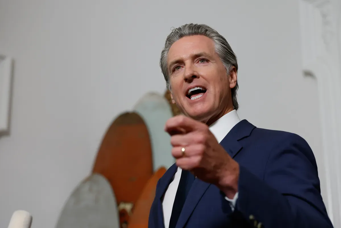 纽森批特朗普:没有计划的骗子,正辜负美国人民