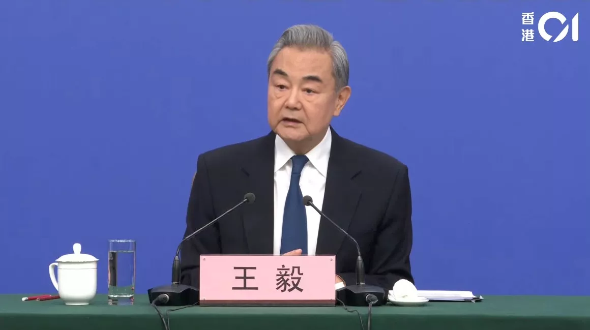 王毅：你面前的世界乱象丛生 你身后的祖国稳如泰山