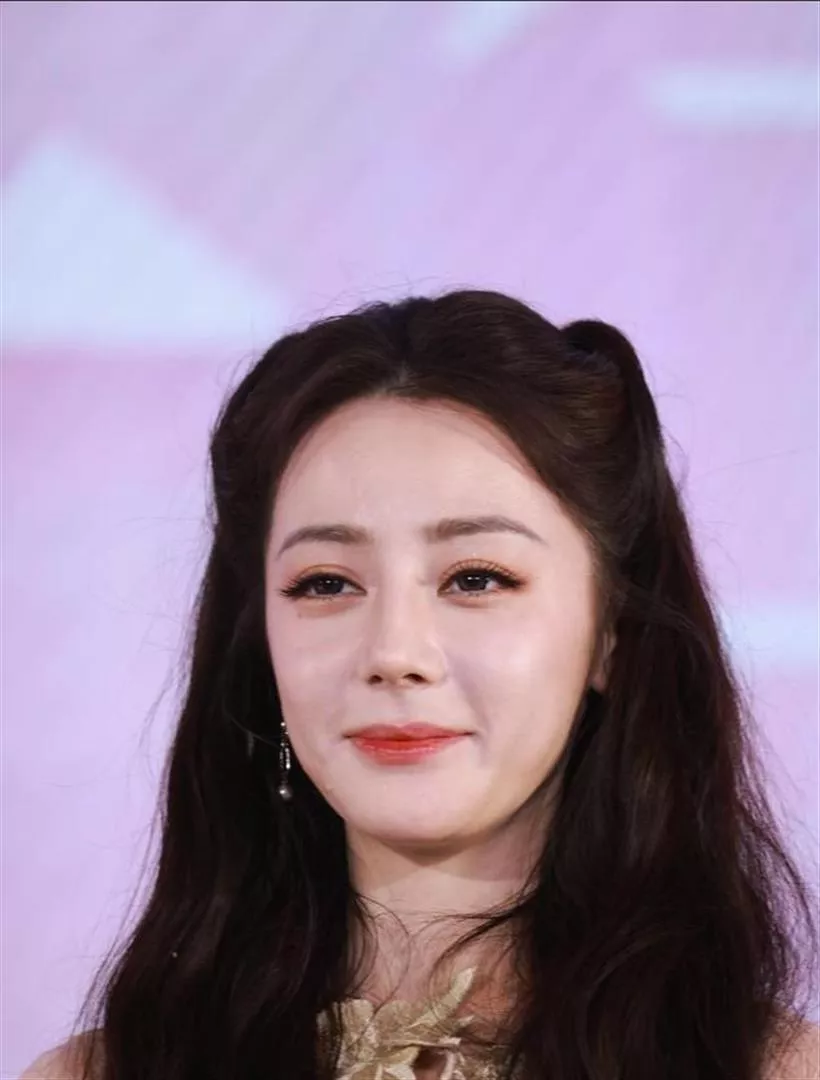 迪丽热巴滞留迪拜48小时!团队故意中东转机,想吞掉她的顶奢资源