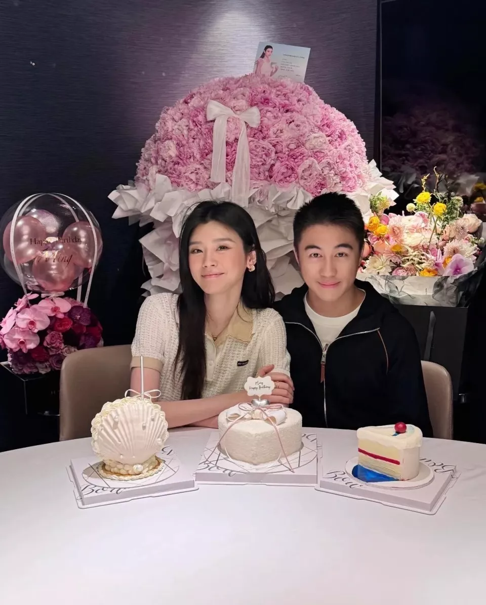 37岁奚梦瑶的豪门生日,千元针织衫配12万耳饰,超大芍药花束