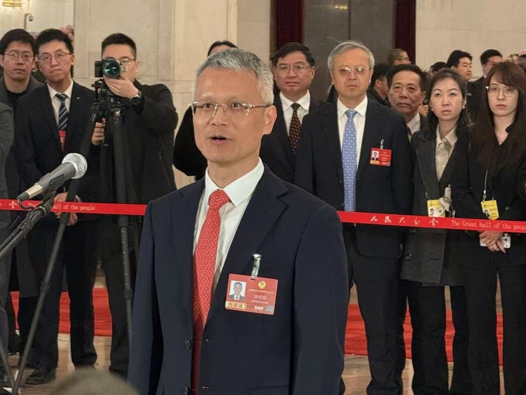 大陆全国政协委员许可慰11日在大陆全国政协十四届四次会议「委员通道」上称,去年有... 大陆全国政协委员许可慰11日在大陆全国政协十四届四次会议「委员通道」上称,去年有...