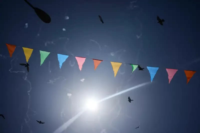 伊朗出动最强导弹 美以金融枢纽也成目标 扬言$200油价