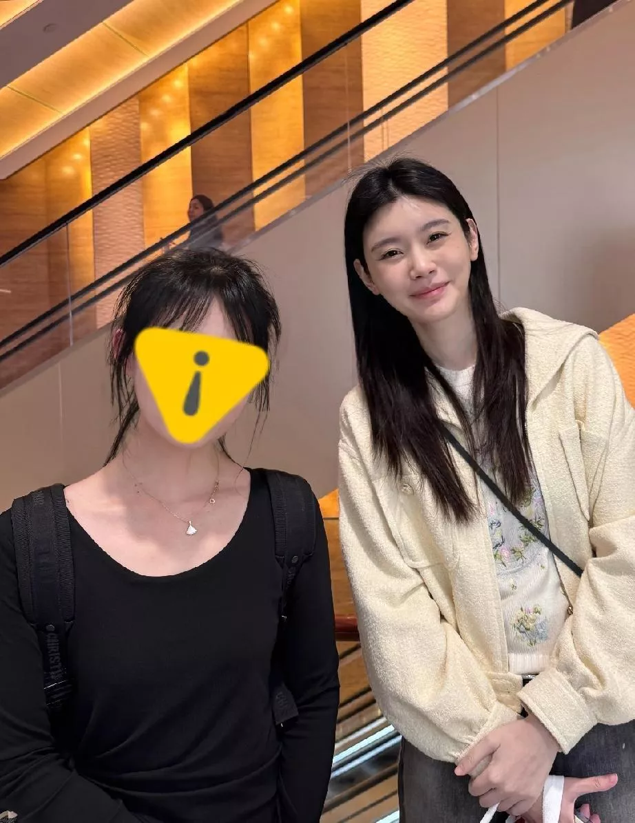 何猷君夫妇逛街被偶遇!身高差太明显,奚梦瑶穿平底鞋比何猷君高半个头