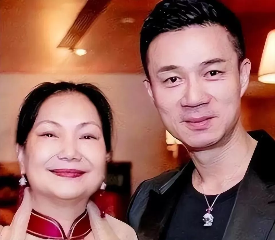 许雅钧丑闻越扒越多,难怪小S一直静悄悄,汪小菲母子太善良了