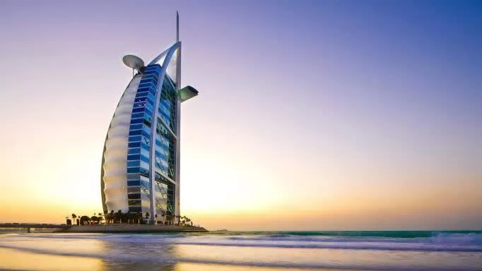 迪拜“有钱人逃光光”沦鬼城！计程车司机：完了