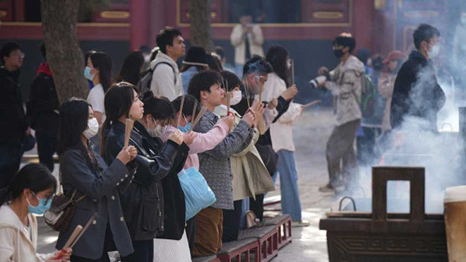 困境之下,中国年轻人在寺庙寻找出路_无忧资讯