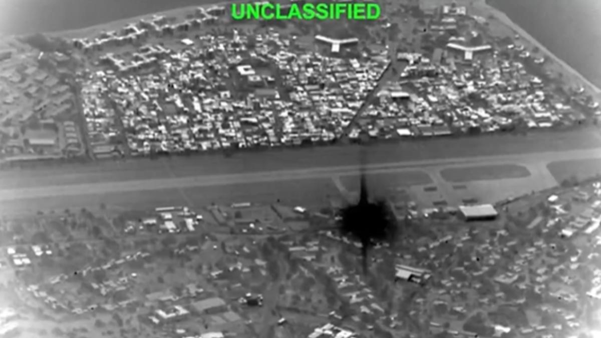  CNN定位显示，美军对哈尔克岛发动了袭击，包括袭击机场设施和跑道。 （图/Truth Social@realDonaldTrump）