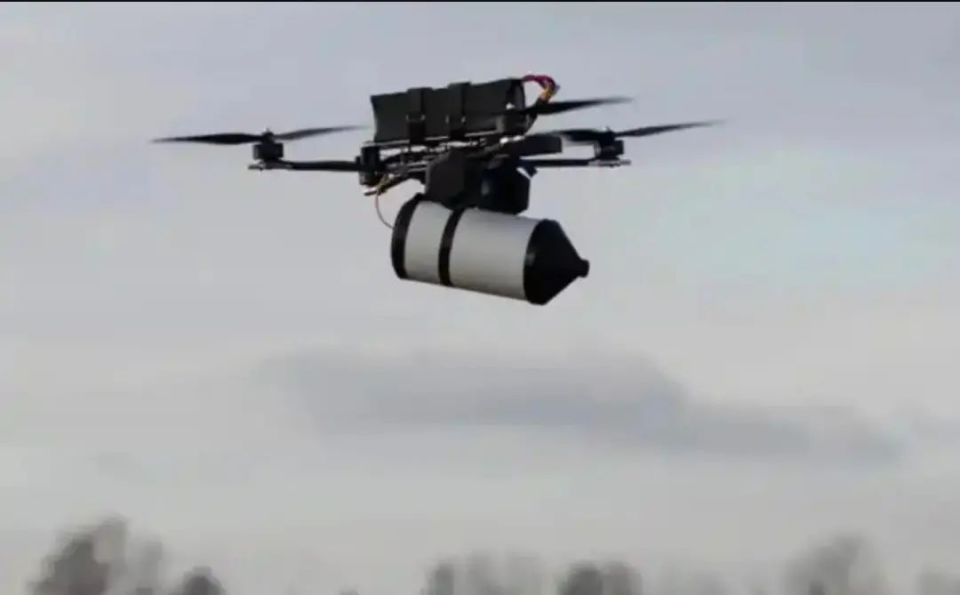 解放军光纤无人机曝光，借鉴俄军实战经验，实现超远距离致命一击-腾讯新闻