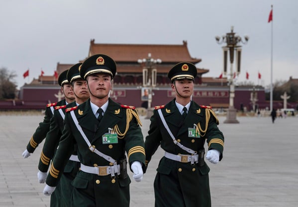 人民大会堂外的保全