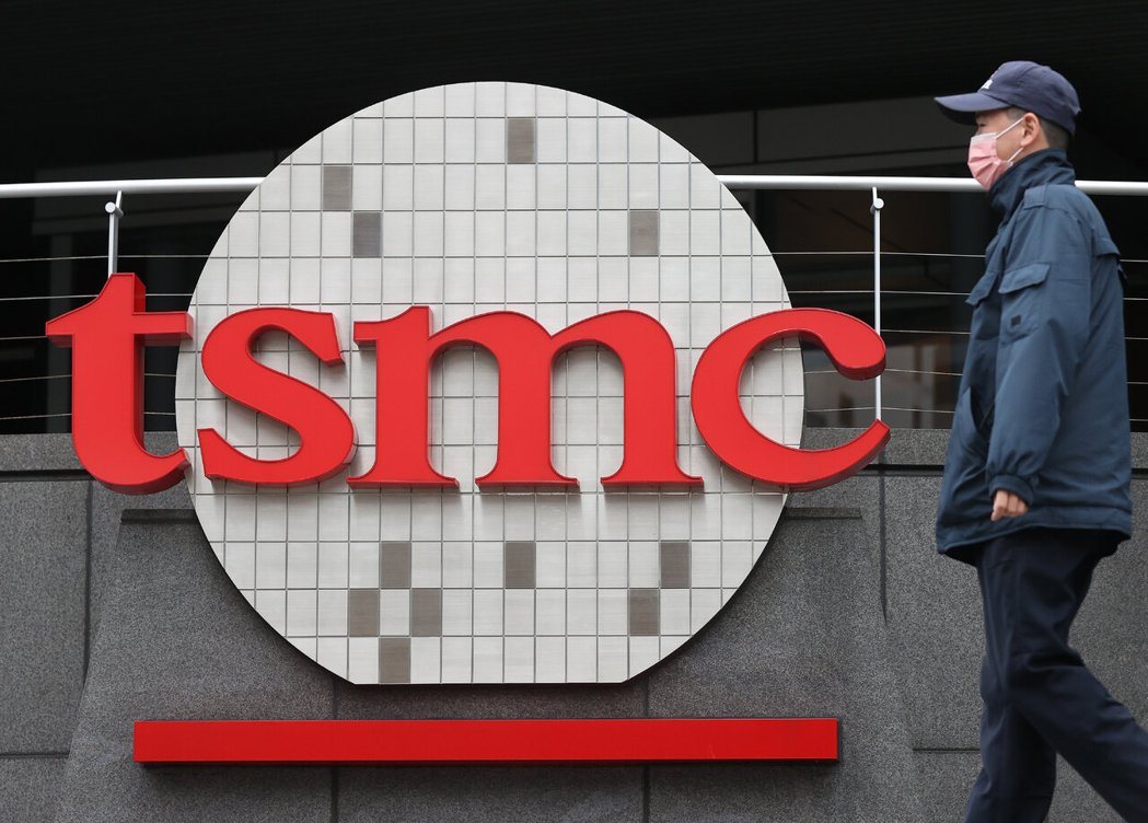 台积电早盘由红翻黑 台股大盘指数由涨365点转跌逾50点(本报资料照片) 台积电早盘由红翻黑 台股大盘指数由涨365点转跌逾50点(本报资料照片)