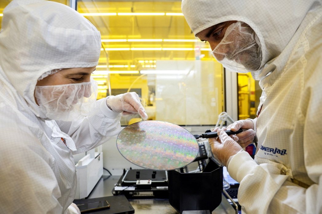 过去氦气供应遭遇不可抗力、须配给供应时经验显示,供应商常优先提供给关键产业。 路... 过去氦气供应遭遇不可抗力、须配给供应时经验显示,供应商常优先提供给关键产业。 路...