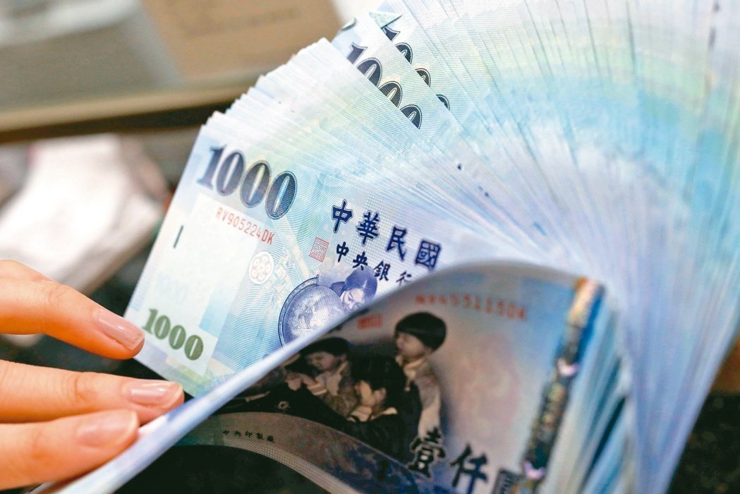 13家上市金控2月获利全数出炉,合计2月单月税后纯益699.4亿元。 联合报系资... 13家上市金控2月获利全数出炉,合计2月单月税后纯益699.4亿元。 联合报系资...