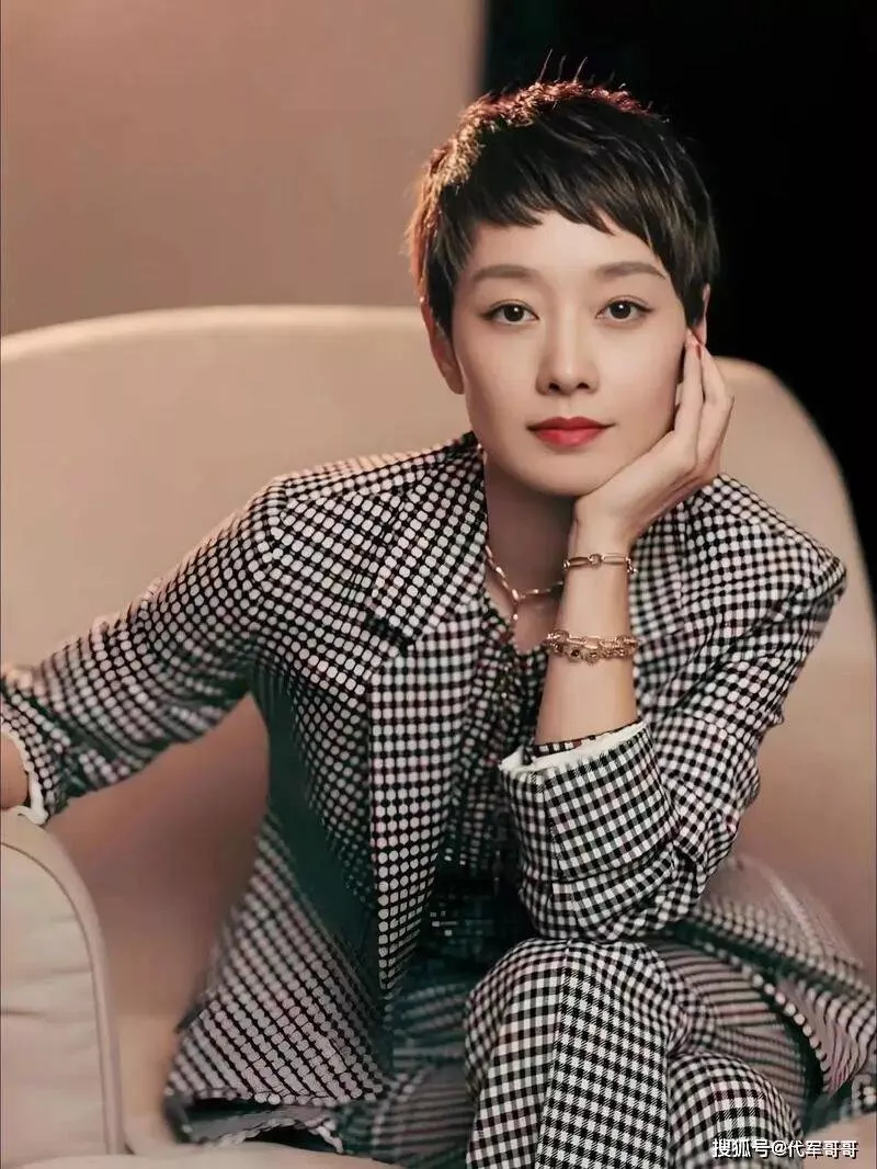 49岁马伊琍近况曝光!与文章离婚已经6年,如今17岁女儿比她还漂亮