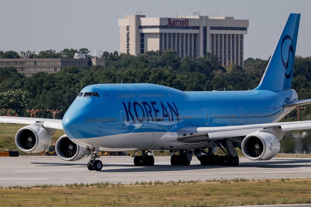 多家外国航空公司近期招聘乘务员时标示「大陆籍优先」或「仅限中国大陆公民申请」,反... 多家外国航空公司近期招聘乘务员时标示「大陆籍优先」或「仅限中国大陆公民申请」,反...