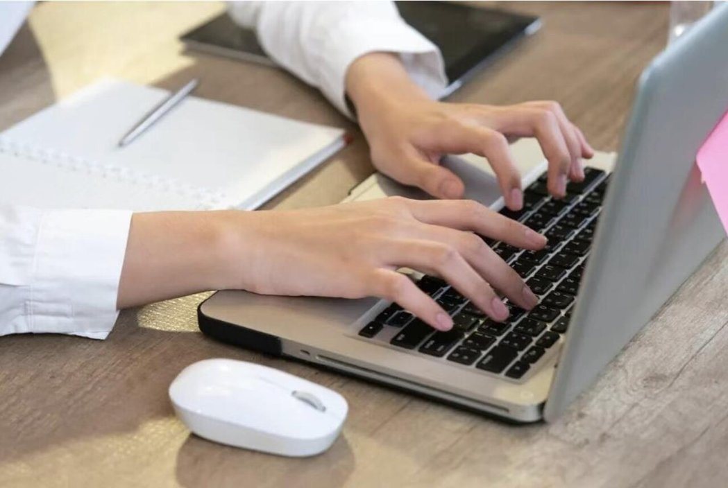 大陆国安部16日指出,无线键盘与滑鼠虽带来便利,但若未加强安全防护,讯号可能被截... 大陆国安部16日指出,无线键盘与滑鼠虽带来便利,但若未加强安全防护,讯号可能被截...