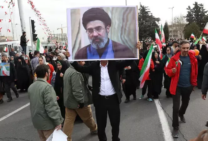 伊朗内部录音疑流出，穆杰塔巴空袭中死里逃生内幕曝光