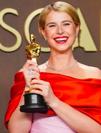 讲“革命在美国失败”的电影，横扫奥斯卡