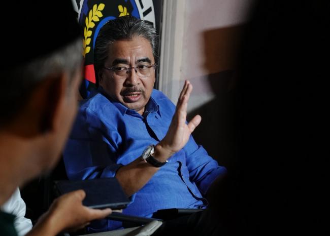 刚对美国开了第一枪，今天他就收回了