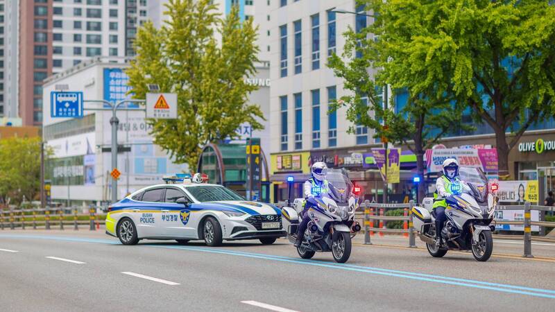 南韩某航空公司离职副机长，17日在釜山市砍死曾共事过的机长。釜山警方示意图。 （图撷自釜山警察脸书）